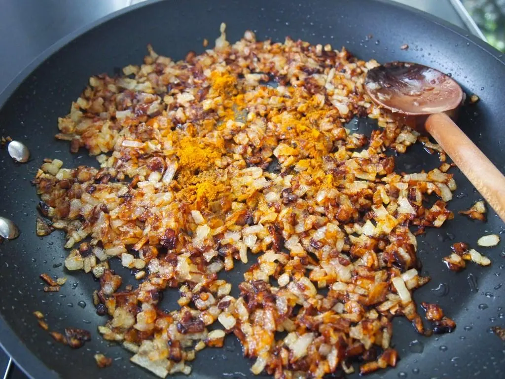 تصویر مرتبط با طرز تهیه آش لبو شمالی با چغندر قرمز و طعمی ملس و خوش‌رنگ