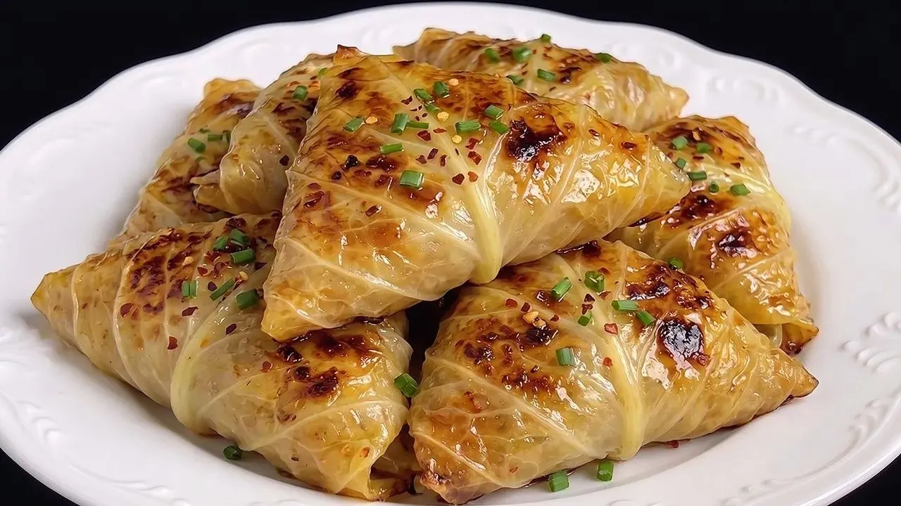 سمبوسه سبزیجات با برگ کاهو؛ سمبوسه سبزیجات خوشمزه با برگ کاهو و کلم د