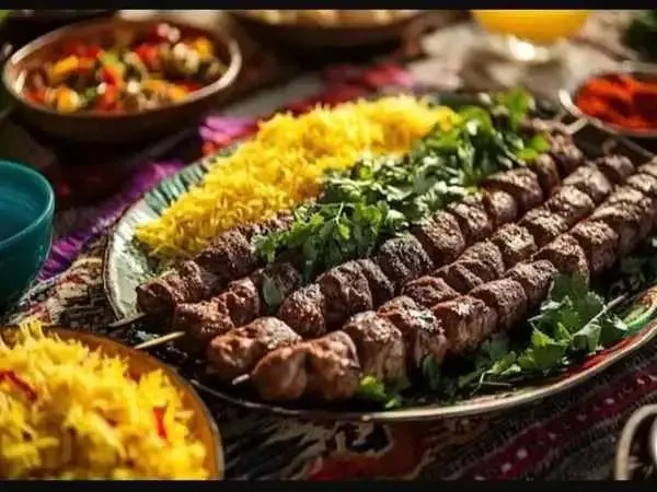 کباب بستکی روی نان تازه و داغ