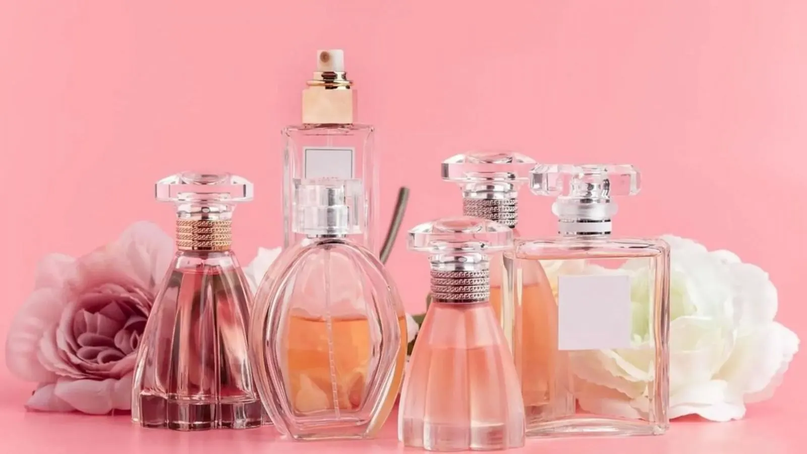 شیشه‌های مختلف عطر زنانه خوشبو و اقتصادی با رایحه‌های متنوع