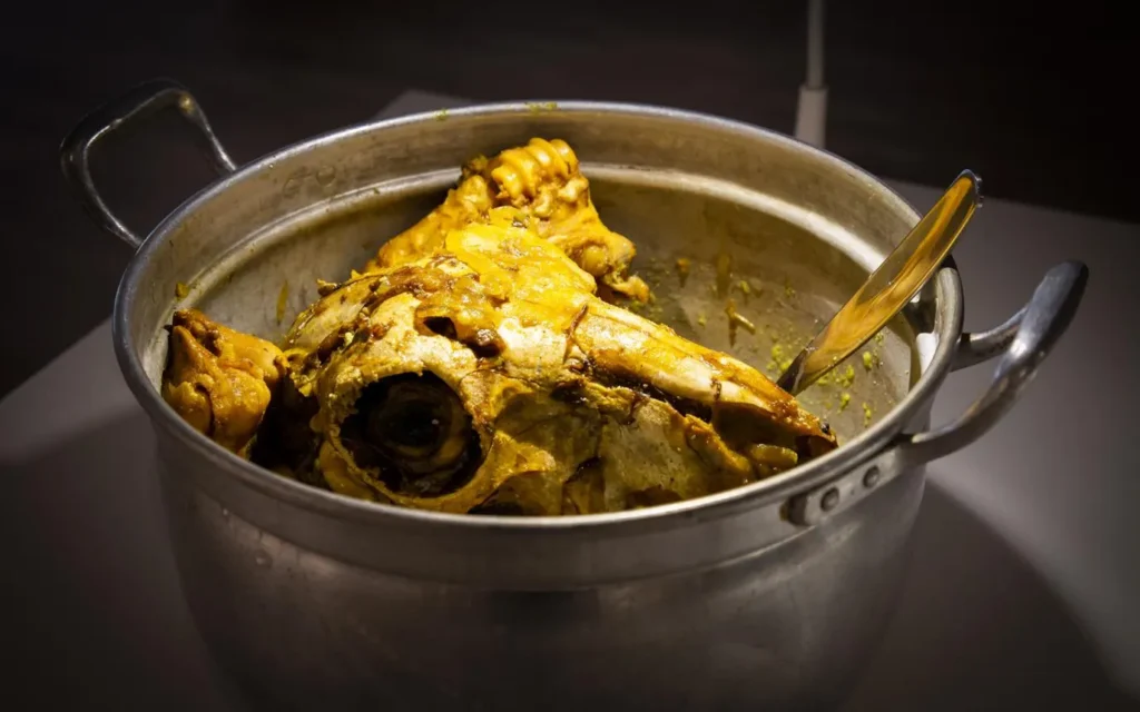تصویر مرتبط با طرز تهیه کله پاچه خانگی لعاب‌دار و خوش‌عطر به روش طباخی