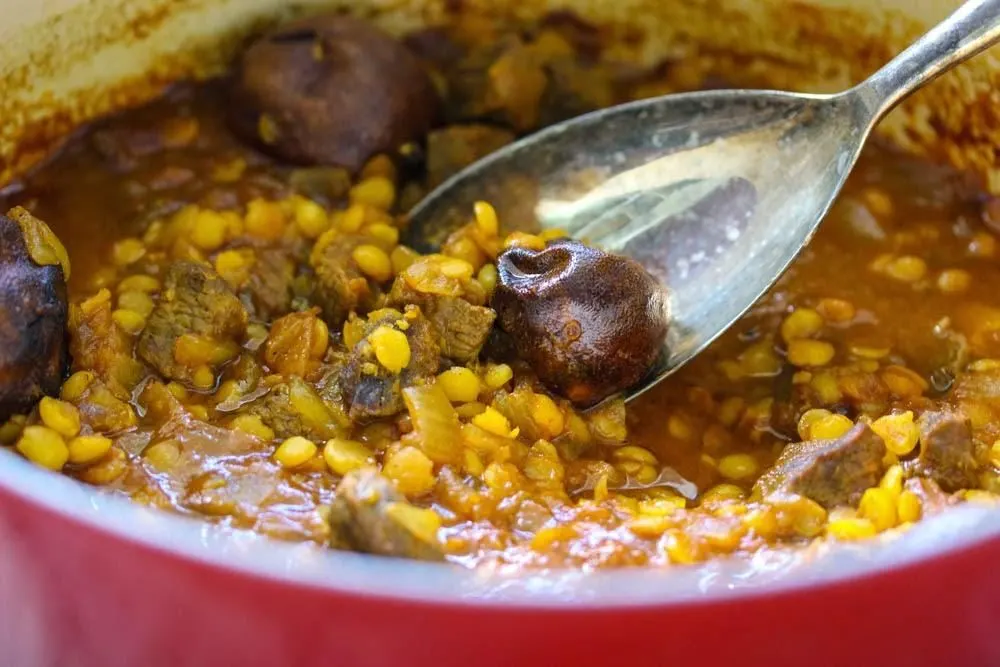 تصویر مرتبط با طرز تهیه خورشت قیمه مجلسی با سیب زمینی ترد و راز رنگ و طعم رستورانی